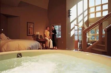 Sundara Inn And Spa Lake Delton Room photo